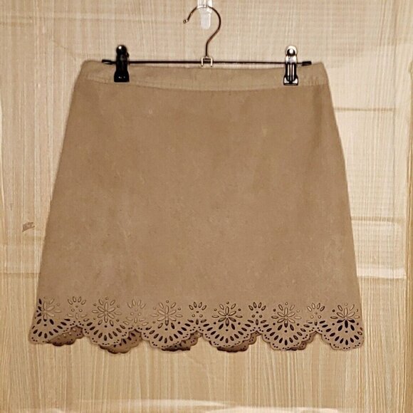 Hollister Womens Tan Faux Suede Die Cut Mini Skirt 3 - Picture 1 of 8
